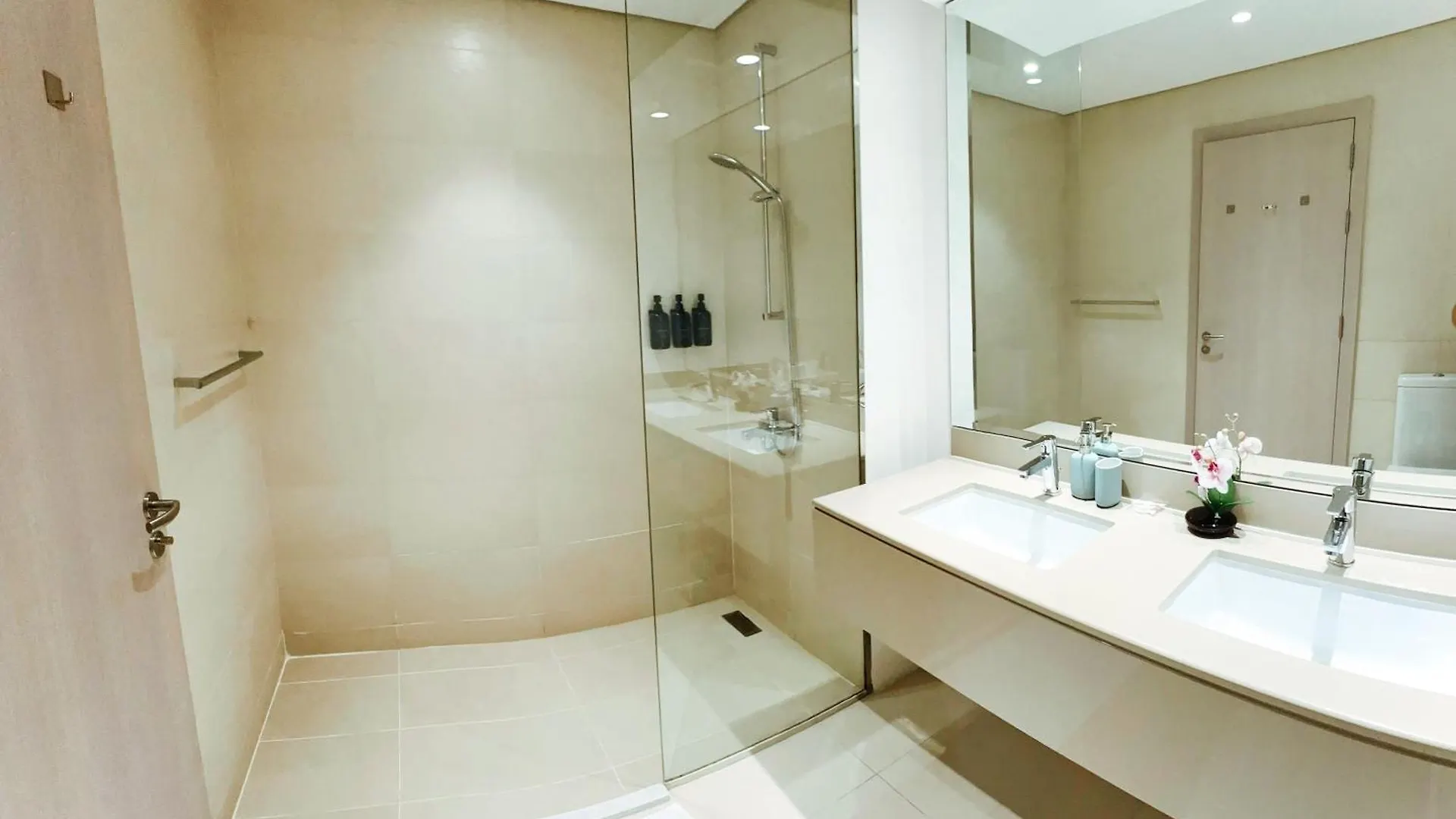 אבו דאבי Yas Island, Stunning 2 Bedroom, 4Beds Close To All The Parks! 0*, אבו דאבי איחוד האמירויות הערביות